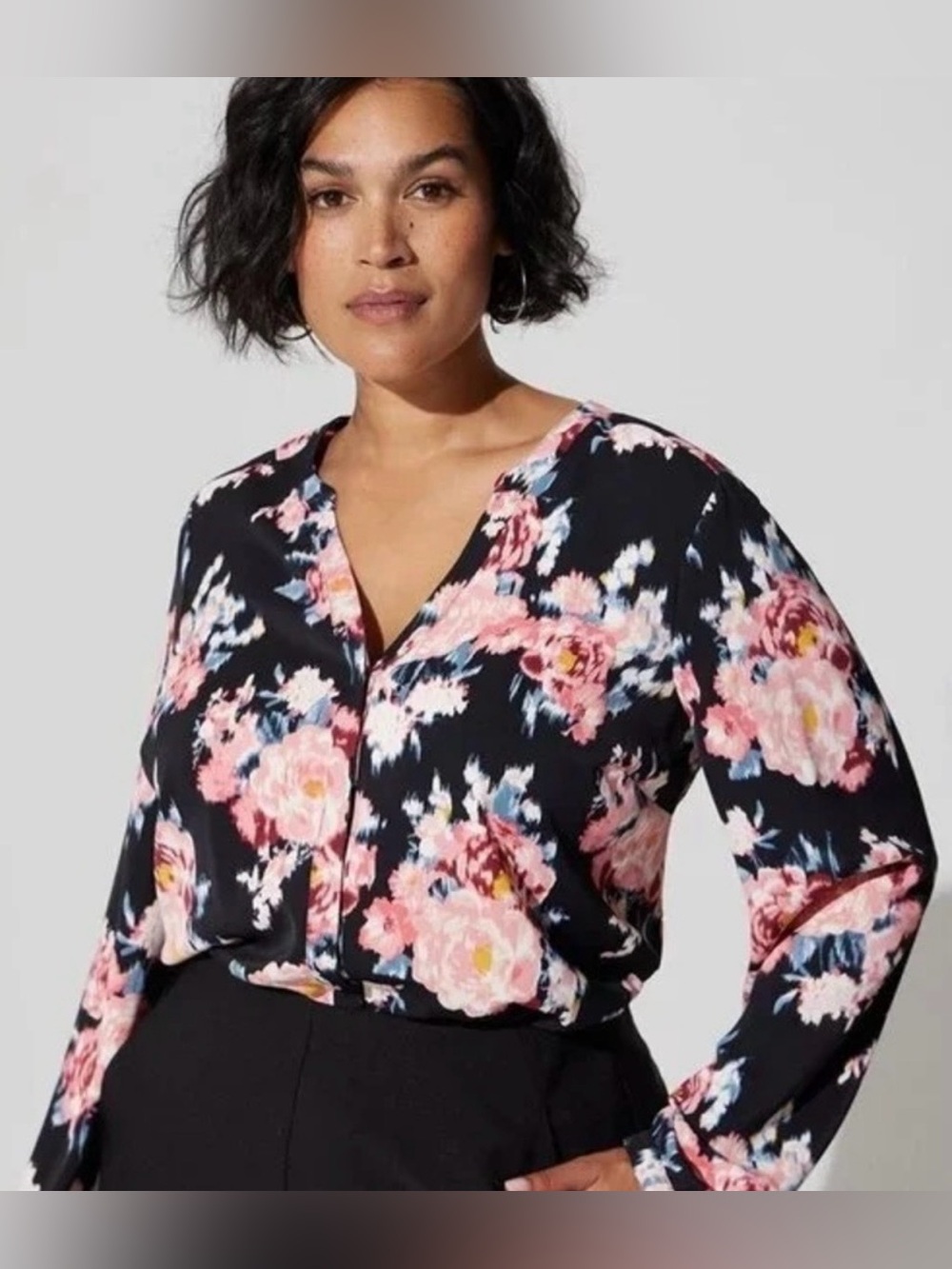 🖤🩷 Torrid Black and Pink Floral Top - Picture 6 of 12